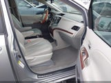 Toyota Sienna Xle V6 5TDYK3DC5BS068264 fotografie