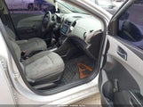 Chevrolet Sonic Ls Auto 1G1JA5SH1E4241351 снимка