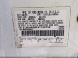 Lincoln Town Car Signature/Spinnaker 1LNLM82W3SY740742 снимка