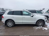 Volkswagen Touareg Vr6 Sport WVGEF9BP1CD006725 fotografie