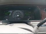 Lincoln Town Car Signature 1LNHM81WX5Y615104 fotografie