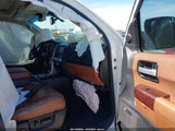 Toyota Sequoia Platinum 5.7L V8 5TDYY5G1XFS057531 fotografie