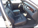 Lincoln Town Car Signature 1LNHM82W72Y633036 photo