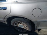 Lincoln Town Car Signature 1LNHM82W02Y662541 photo