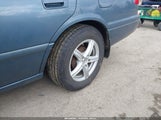 Toyota Camry Le JT2BG22K010566376 снимка