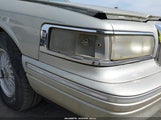 Lincoln Town Car Signature 1LNLM82W9VY739692 fotografie
