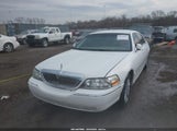 Lincoln Town Car Signature Limited 2LNHM82V78X641315 fotografie