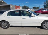 Lincoln Town Car Signature Limited 1LNHM82WX5Y601895 снимка