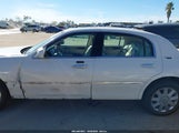 Lincoln Town Car Signature Limited 1LNHM82WX5Y601895 photo