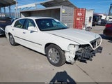 Lincoln Town Car Signature Limited 1LNHM82WX5Y601895 fotografie