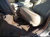Lincoln Town Car Signature Limited 1LNHM82W35Y608218 снимка