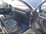 Volkswagen Touareg V6 Lux WVGEF9BPXFD008185 photo