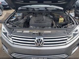 Volkswagen Touareg V6 Wolfsburg Edition WVGRF7BP2HD000879 photo
