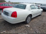 Lincoln Town Car Signature Limited 1LNHM82W95Y667256 снимка