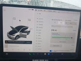 Tesla Model Y Long Range Dual Motor All-Wheel Drive 7SAYGDEE3NF320743 fotografie