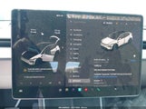 Tesla Model Y Premium Rear-Wheel Drive/Standard Rear-Wheel Drive 7SAYGDEDXTF417393 снимка