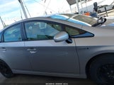 Toyota Prius Three JTDKN3DU8D5676343 снимка
