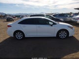 Toyota Corolla Le JTDEPMAE5NJ205639 снимка