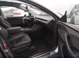 Tesla Model Y Premium Rear-Wheel Drive/Standard Rear-Wheel Drive 7SAYGDEDXTA436880 снимка