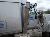 International  9900Ix 2HSCKAPR27C528585 снимка