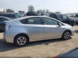 Toyota Prius Two JTDKN3DU9F2000469 photo