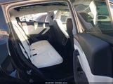 Tesla Model Y Premium Rear-Wheel Drive/Standard Rear-Wheel Drive 7SAYGDED1TF451710 photo