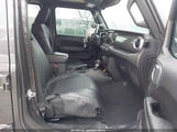 Jeep Wrangler Unlimited Sahara 4X4 1C4HJXEN0KW686893 снимка