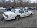 Lincoln Town Car Signature/Spinnaker 1LNLM82W6SY642630 fotografie