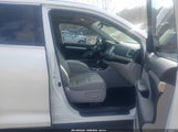 Toyota Highlander Xle 5TDKZRFH6KS574702 снимка