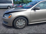 Volkswagen Passat 1.8T S 1VWAT7A32FC072898 снимка