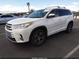 Toyota Highlander Le Plus 5TDZZRFH3JS249440 fotografie