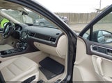 Volkswagen Touareg V6 Executive WVGGF7BP7HD005888 photo