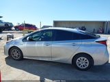 Toyota Prius Le JTDKARFUXK3077660 снимка