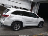 Toyota Highlander Le Plus V6 5TDZKRFH3FS109755 снимка