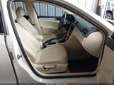 Volkswagen Passat 2.5L Se 1VWBH7A30DC118666 photo
