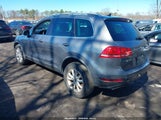 Volkswagen Touareg 3.6L Sport WVGEF9BP3ED004347 photo