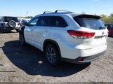 Toyota Highlander Xle 5TDKZRFH0JS540902 снимка