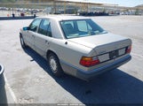 Mercedes-Benz 300 E WDBEA30D1LB194665 снимка