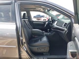 Toyota Highlander Xle 5TDKZRFH9JS241506 снимка