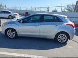 Hyundai Elantra Gt KMHD35LH3GU255621 photo