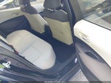 Toyota Corolla Le JTDEPRAE7LJ000219 снимка