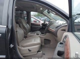 Chrysler Town & Country Limited Platinum 2C4RC1GG8GR133600 fotografie