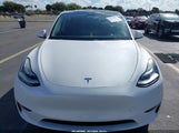 Tesla Model Y Long Range Dual Motor All-Wheel Drive 5YJYGDEE2LF043030 fotografie