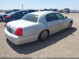 Lincoln Town Car Signature 1LNHM81V47Y627792 fotografie