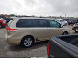 Toyota Sienna Le V6 5TDKK3DC8BS064568 снимка