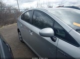 Toyota Prius Two JTDKN3DU5D5687235 снимка