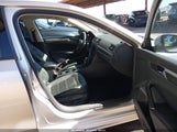 Volkswagen Passat 2.0T R-Line/2.0T S 1VWAA7A32JC021030 photo