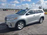 Toyota Highlander Xle 5TDKZRFH1JS280168 снимка