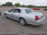 Lincoln Town Car Signature 1LNHM81W74Y638077 photo