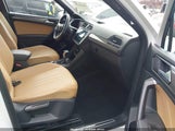 Volkswagen Tiguan 2.0T Se R-Line Black 3VV8B7AX0NM083968 photo
